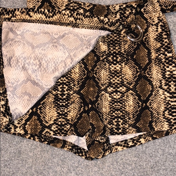 NWT! Snake print skort - Picture 3 of 9